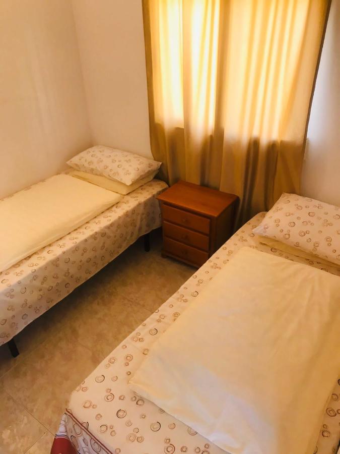 The House Guest House Les Deveses ภายนอก รูปภาพ